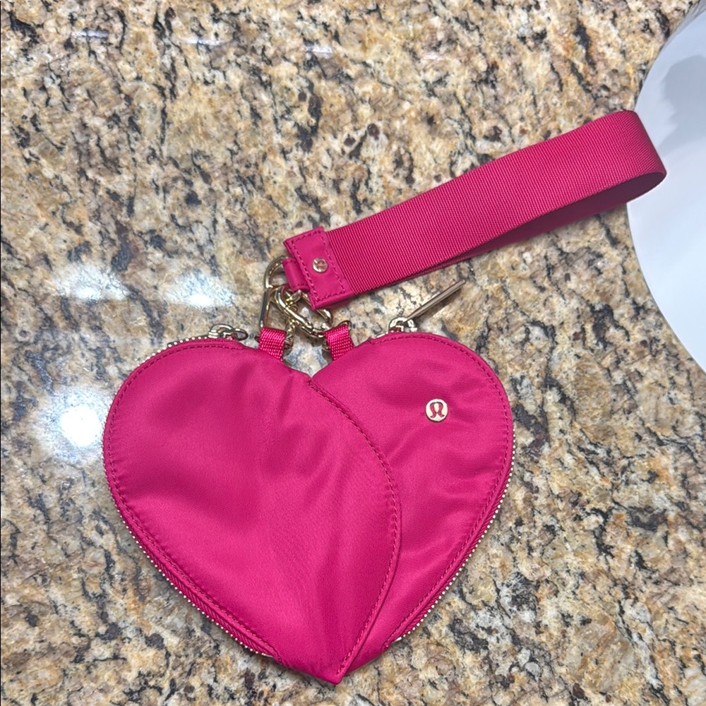 NWOT Lululemon Heart Dual Pouch Wristlet